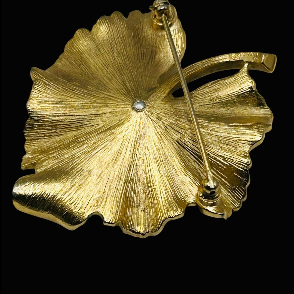 Vintage Trifari Rhinestone Ladybug on Leaf Brooch - Picture 3 of 4
